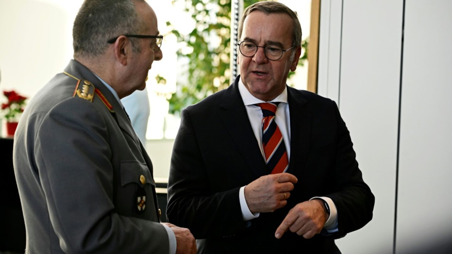 Pistorius (r.) und Bundeswehr-Generalinspekteur Breuer