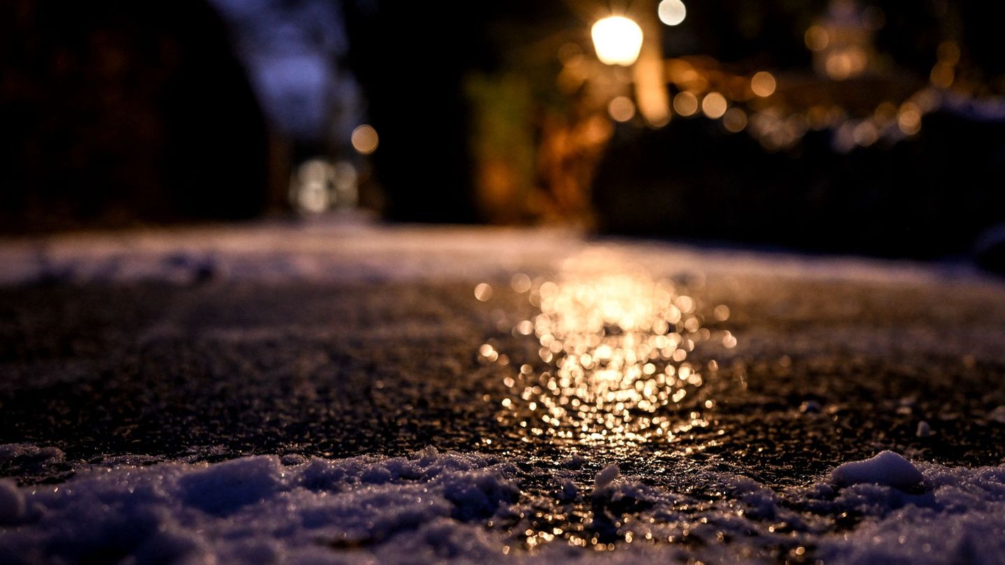Vereist sind in Berlin und Brandenburg viele Straßen. (Archivbild) Foto: Britta Pedersen/dpa