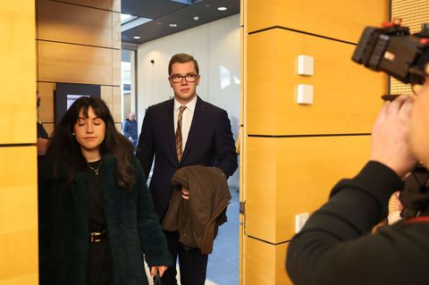 Der AfD-Politiker Halemba war im Oktober 2023 als damals jüngster Abgeordneter in den bayerischen Landtag gewählt worden. Er gil