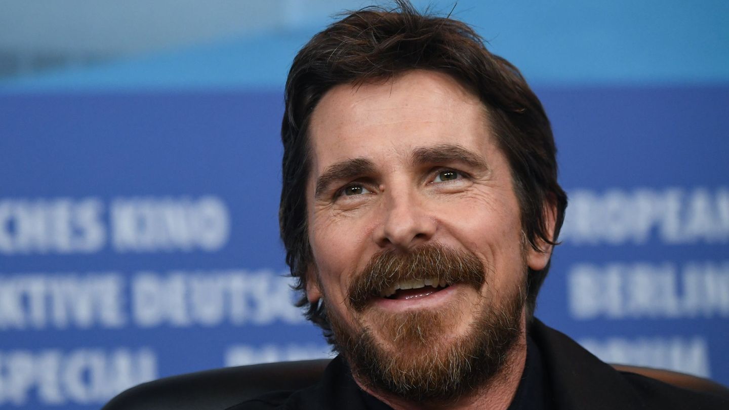 Oscar-Preisträger Christian Bale erzählte, wie er langes Stillsitzen in der Maske überbrückte. (Archivbild) Foto: Ralf Hirschber