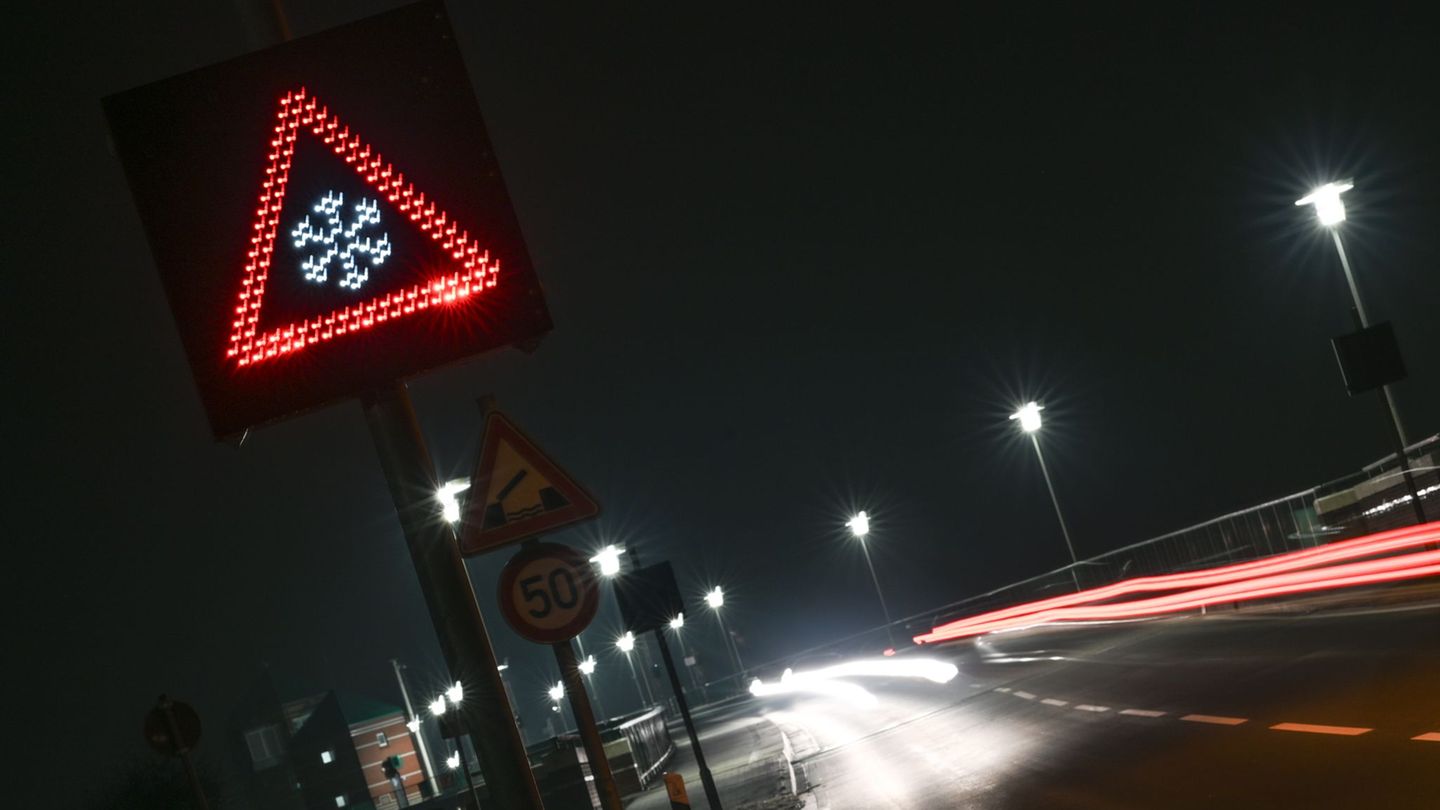 Der Wetterdienst warnt vor Glätte in einigen Regionen Niedersachsens und in Bremen. Foto: Lars Penning/dpa