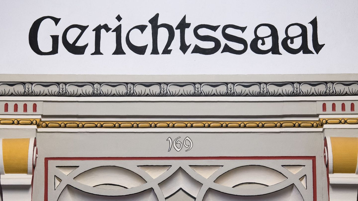 Durch die Revisionen geht der Fall nun ans Oberlandesgericht in Naumburg. (Symbolbild) Foto: Hendrik Schmidt/dpa