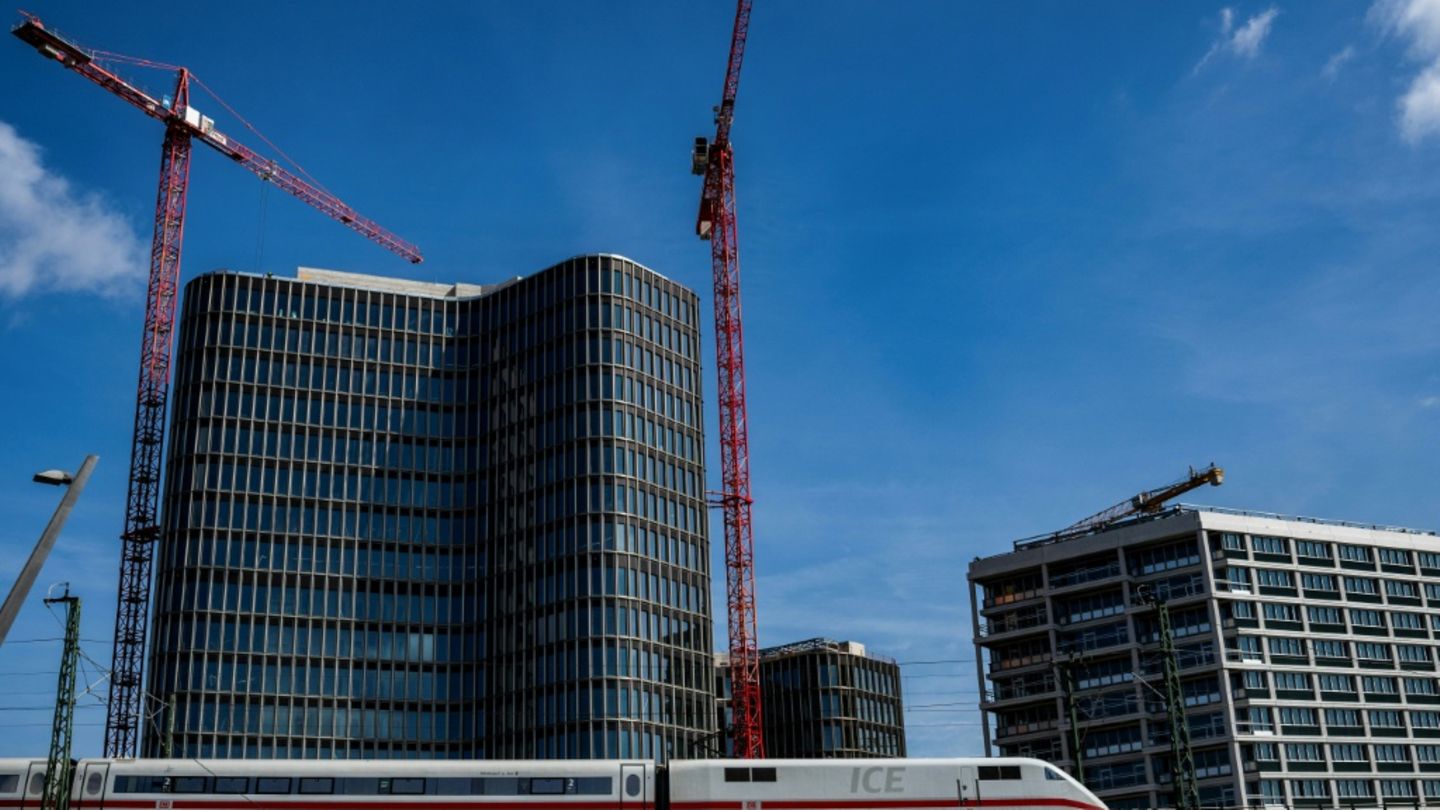 ICE der Deutschen Bahn in Berlin