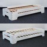 Die Original-"Stapelliege" (oben) wurde in den 60er Jahren vom Designer Rolf Heide erdacht. Der Clou: Sie lässt sich auf einfache Weise vom Kinderbett in ein Doppelbett oder Sofa umbauen. Eine französische Firma kopierte das berühmte Design schamlos, sparte aber bei der Qualität. Das Plagiat zeichnet sich laut Jury durch billige Qualität, schlechte Verarbeitung und mangelhafte Passgenauigkeit aus.