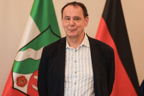 Jacques Tilly hat sich gegen Pferde bei Karnevalsumzügen ausgesprochen. (Archivbild) Foto: Oliver Berg/dpa