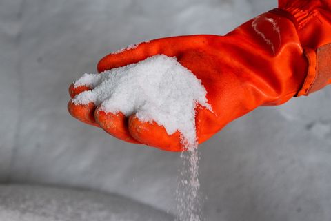 Gericht stoppt Einsatz von Streusalz in Berlin. (Symbolbild) Foto: Christophe Gateau/dpa