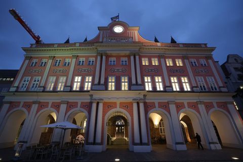 Auch Rostock profitiert vom Sondervermögen. Foto: Bernd Wüstneck/dpa