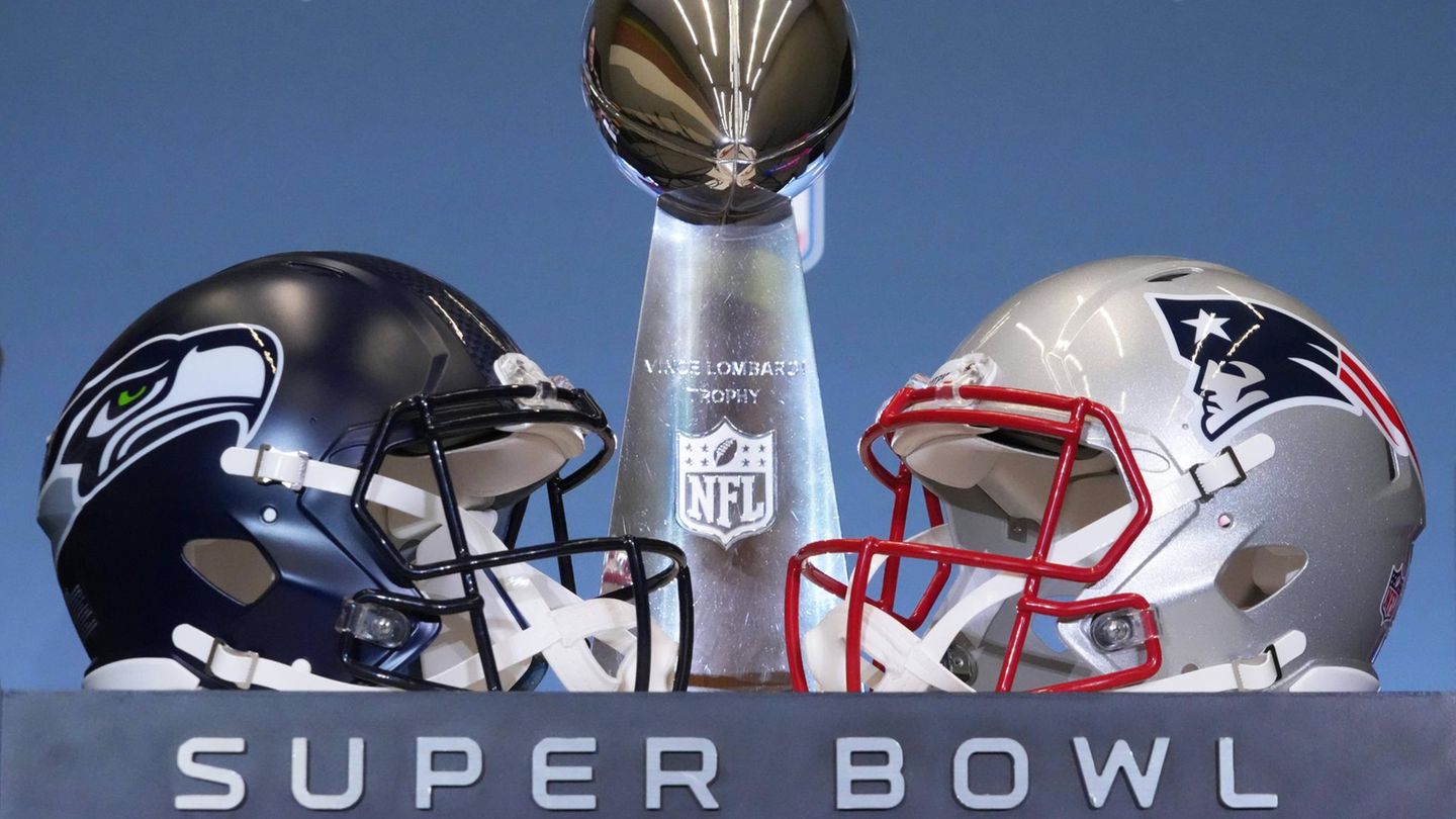 Die Seattle Seahawks treffen im Super Bowl auf die New England Patiots – da war doch was? Genau, beide Mannschaften standen sich im Super Bowl XLIX im Jahr 2015 bereits gegenüber. Mit dem besseren Ende für die Patriots, die angeführt von Tom Brady mit 28:24 gewannen