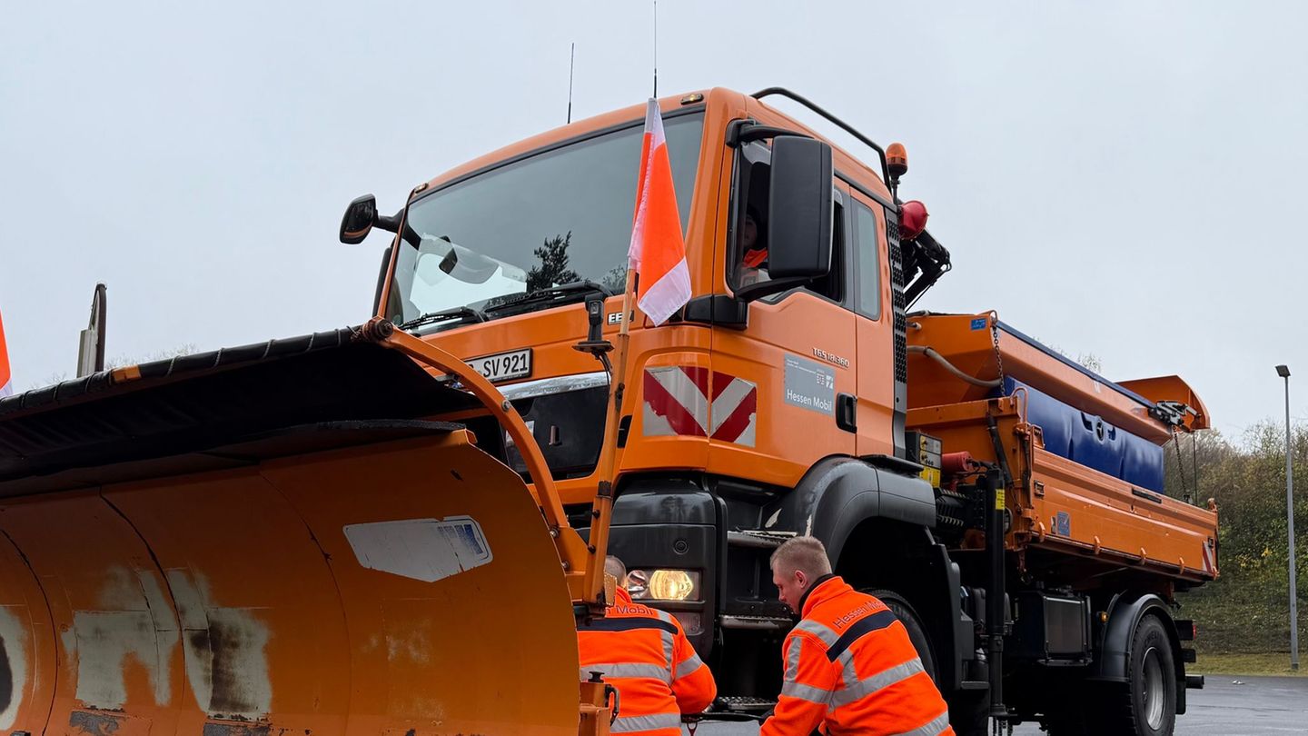 Rund 1.000 Mitarbeitende und etwa 390 Streu- und Räumfahrzeuge stehen bereit, um die rund 15.200 Kilometer Bundes-, Landes- und