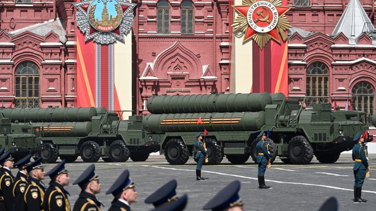 Militärparade auf Rotem Platz in Moskau am 9. Mai