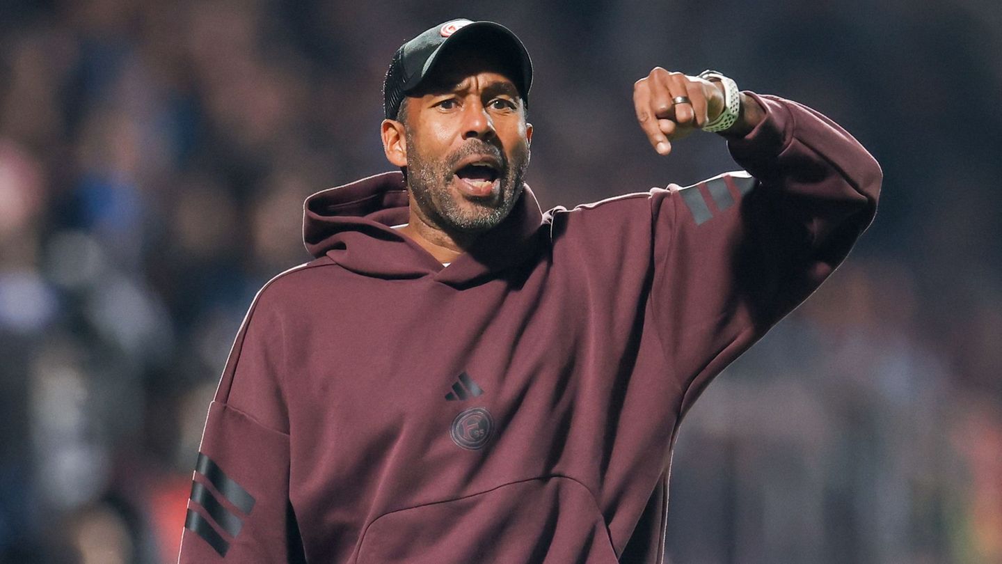 Daniel Thioune soll Werder Bremen zum Klassenverbleib führen. (Archivbild) Foto: Christoph Reichwein/dpa