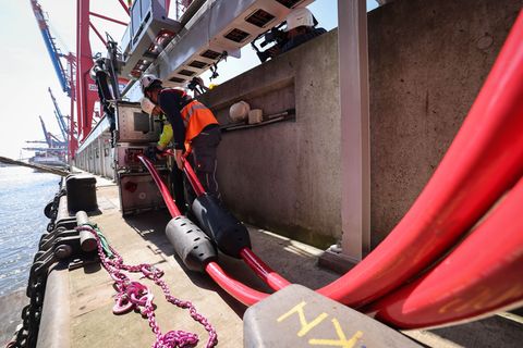 Laut einer Studie im Auftrag der Umweltorganisation Nabu sind LNG-Containerschiffe ein Problem bei der emissionsfreien Landstrom