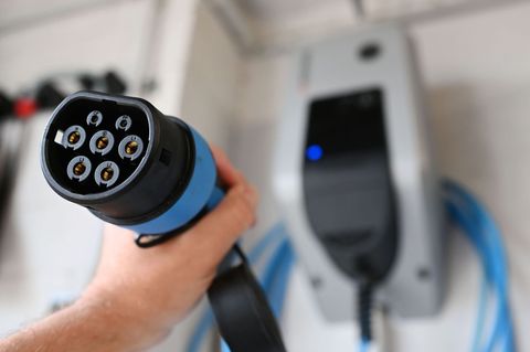 Zwei Männer haben sich in Spaichingen geprügelt - wegen einer Wallbox. (Symbolbild) Foto: Uli Deck/dpa/dpa-tmn