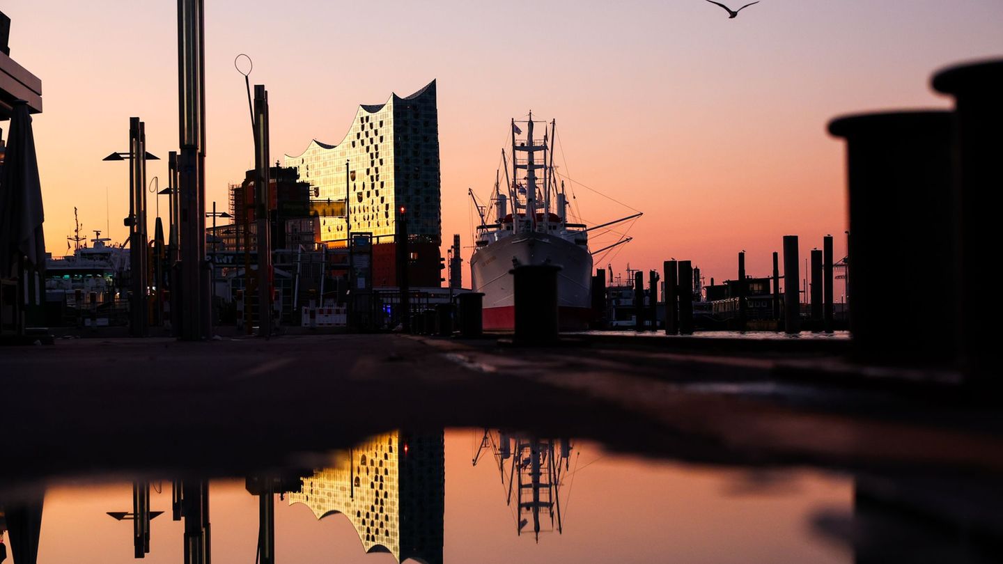Das berühmte Museumsschiff "Cap San Diego" muss in die Werft. (Archivbild) Foto: Christian Charisius/dpa
