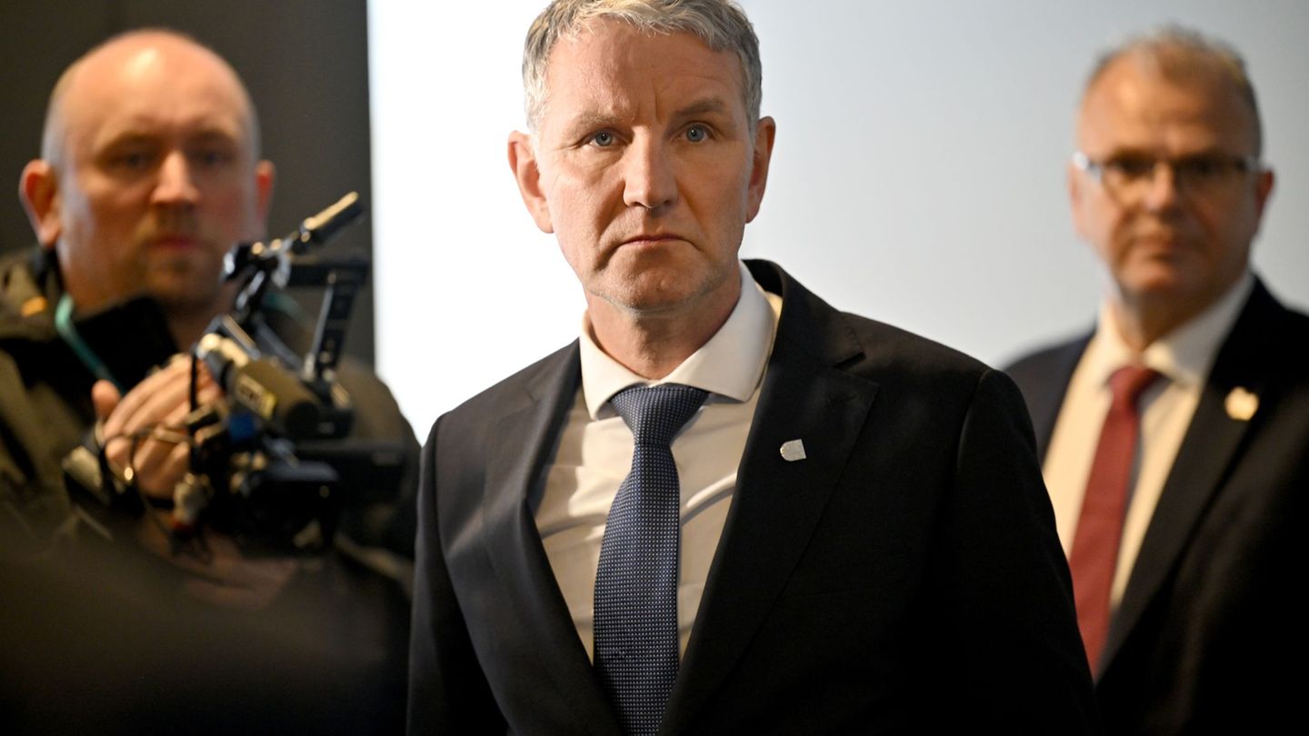 Thüringens AfD-Fraktionschef Björn Höcke sieht einen Vertrauensverlust zum Thüringer Ministerpräsidenten Mario Voigt (CDU). Foto