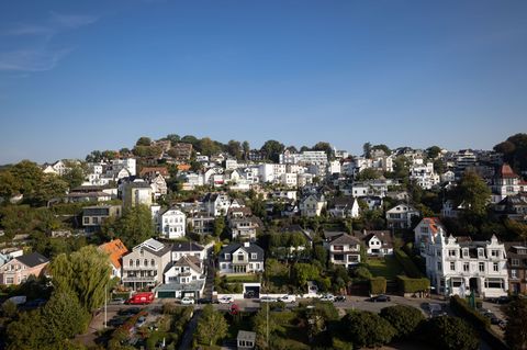 Auf dem Hamburger Immobilienmarkt sind die Verkäufe von Luxuswohnungen und -häusern gestiegen. (Symbolbild) Foto: Christian Char