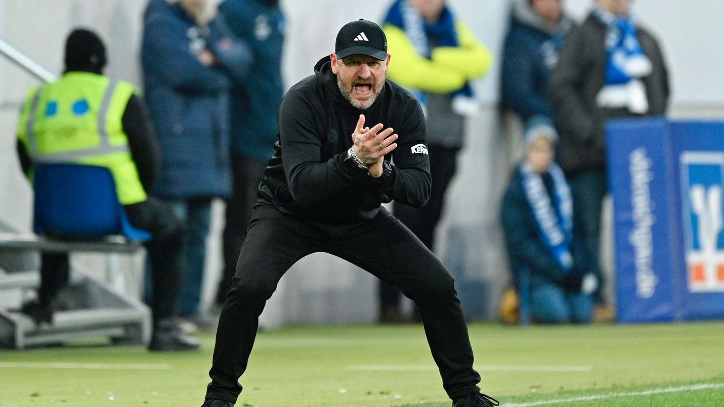 Der Trainer sprach über seine Emotionen an der Seitenlinie. (Archivbild) Foto: Uwe Anspach/dpa