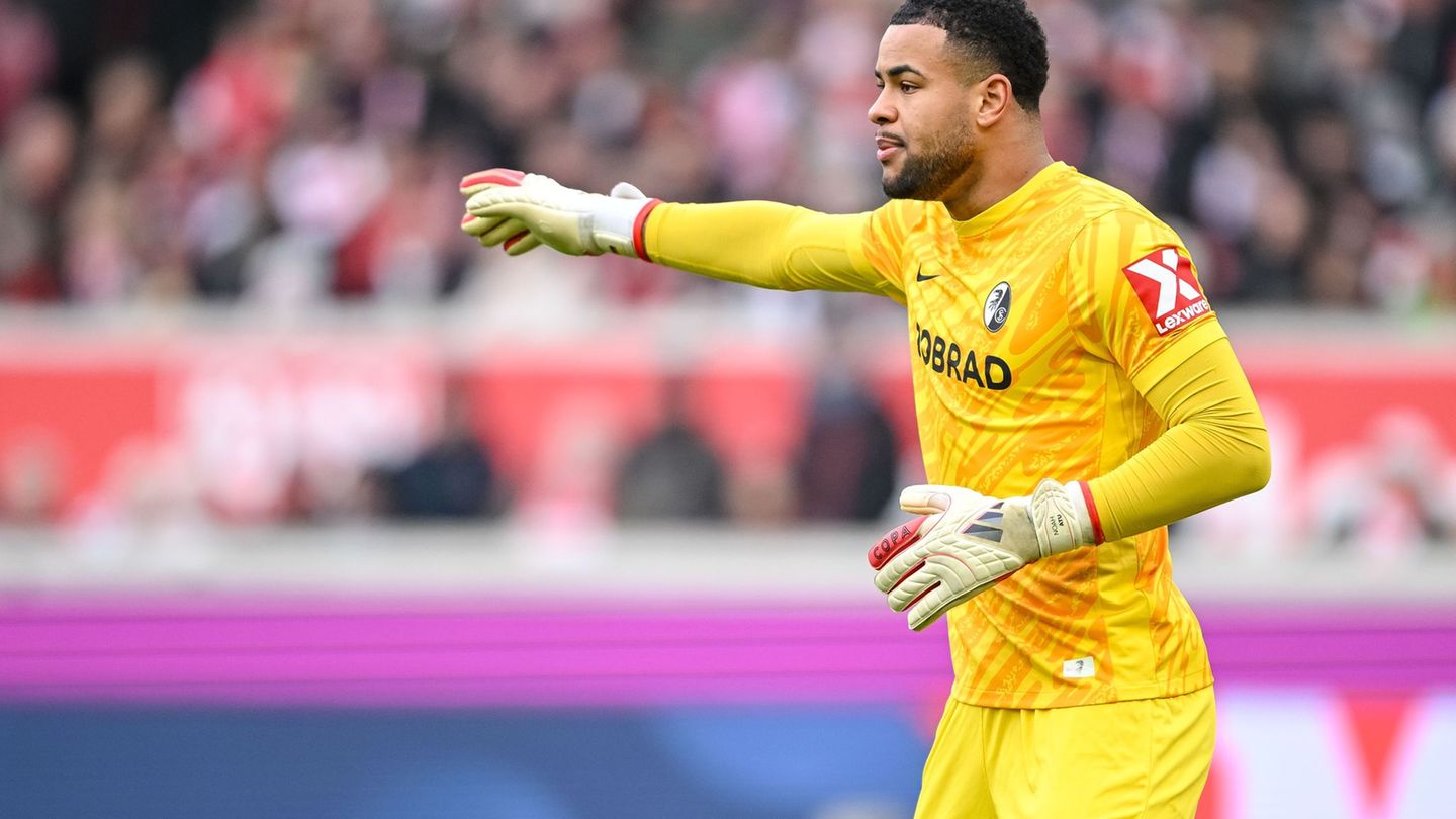 Noah Atubolu und der SC Freiburg werden ab der kommenden Saison mit einem neuen Trikotsponsor auflaufen. Foto: Harry Langer/dpa