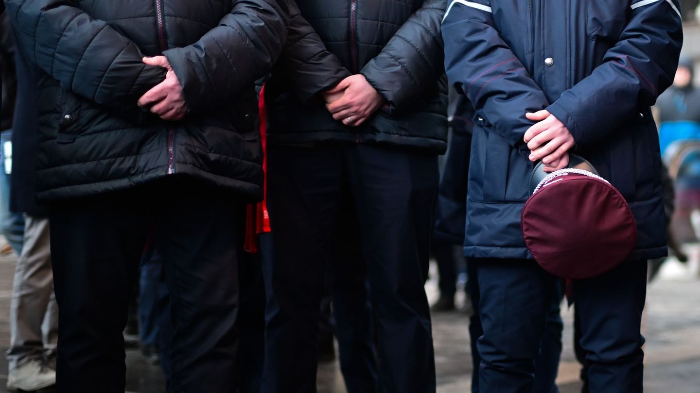 Am Tag des Todes ist die Trauer groß. Foto: Sebastian Christoph Gollnow/dpa