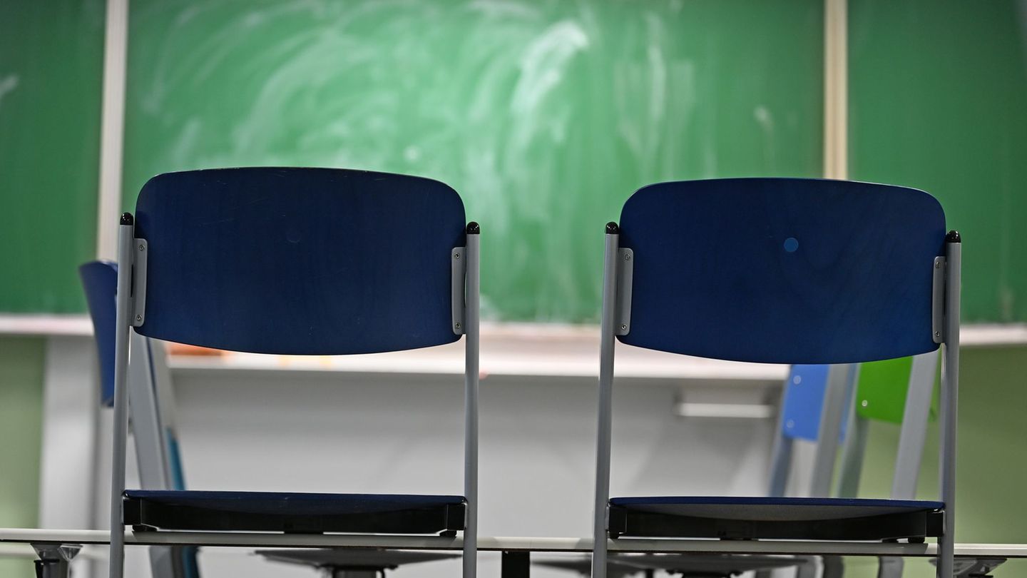 Erneut bleiben zahlreiche Klassenzimmer in Niedersachsen leer. (Symbolbild) Foto: Michael Brandt/dpa