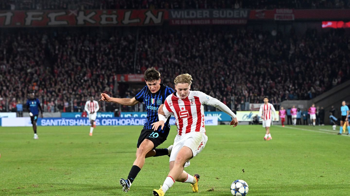 50.000 Zuschauer bei einem Junioren-Spiel: Der Kölner U19-Spieler Fynn Schenten und Mattia Mosconi von Inter Mailand kämpfen um