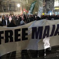 Demonstration in Leipzig gegen das Urteil im Fall Maja T. Auch in Berlin gingen mehrere hundert Menschen auf die Straße. Foto: S