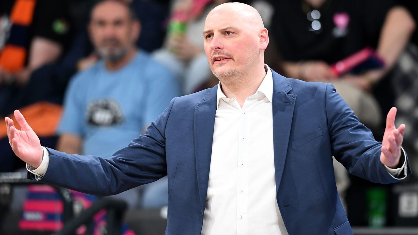 Der Rostocker Coach Przemyslaw Frasunkiewicz. Foto: Michael Schwartz/dpa
