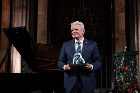 Joachim Gauck erhielt den Internationalen Brückepreis für sein Engagement für Demokratie und Verständigung in Europa. Foto: Paul
