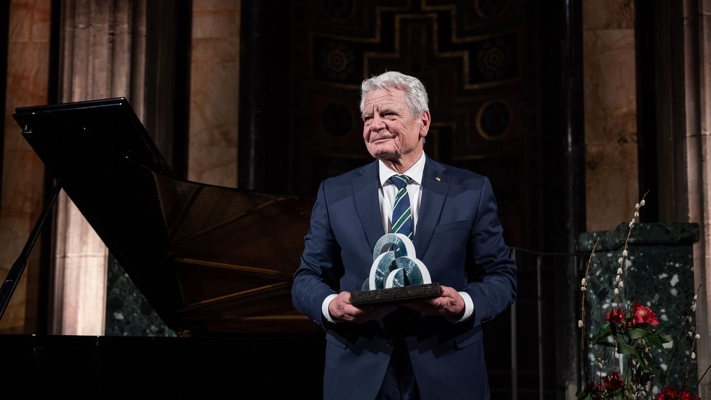 Joachim Gauck erhielt den Internationalen Brückepreis für sein Engagement für Demokratie und Verständigung in Europa. Foto: Paul