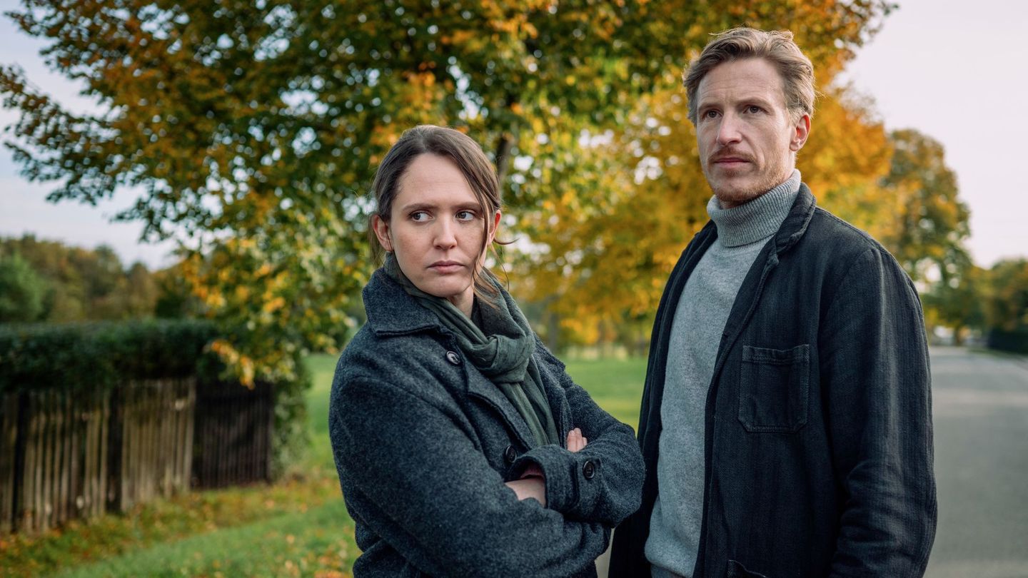 In ihrem ersten gemeinsamen Fall ermitteln Rechtsmedizinerin Mala Murphy (Emily Cox) und Kriminalhauptkommissar Moritz Herbst (Golo Euler) die Hintergründe zum Tod einer Familienrichterin.