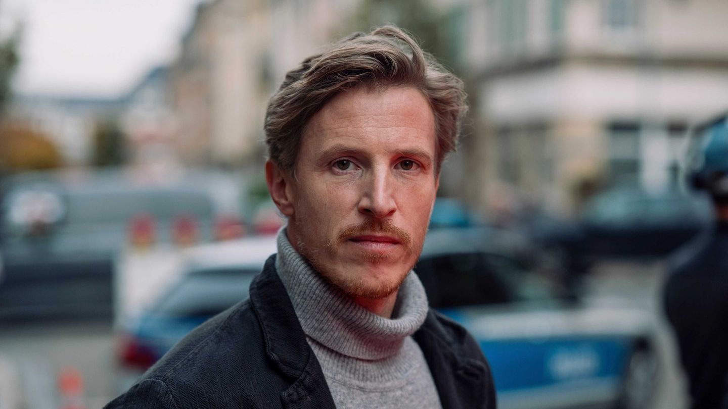 Golo Euler muss als Kommissar Herbst im neuen "Thüringenkrimi" zunächst den Mord an einer Familienrichterin aufklären.