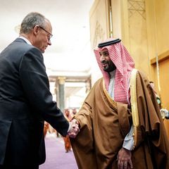 Einst geächtet, wird der saudische Kronprinz inzwischen wieder hofiert. Foto: Kay Nietfeld/dpa