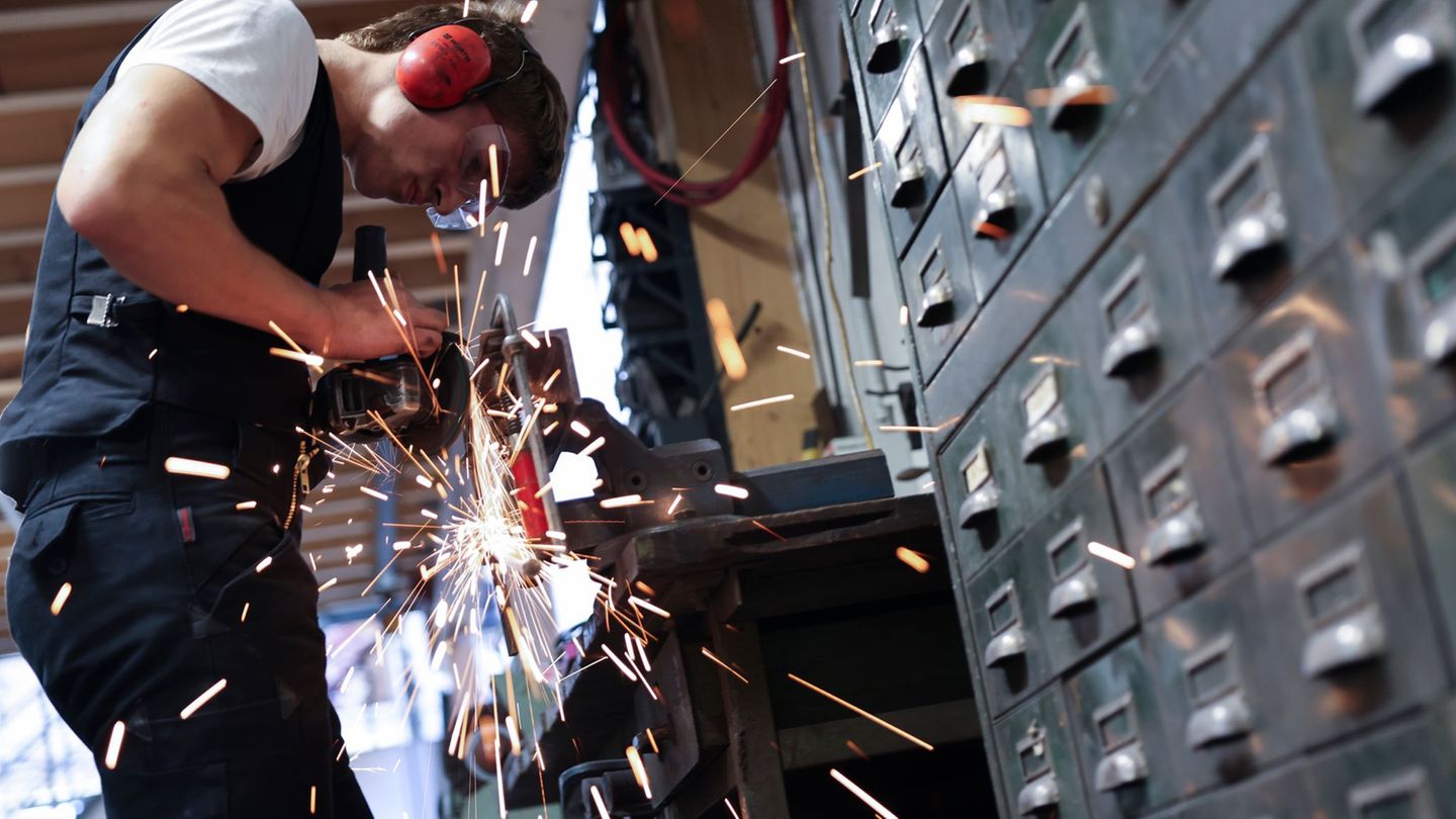 Die Vergütung von Auszubildenden unterscheidet sich je nach Beruf zum Teil deutlich. (Symbolbild) Foto: Christian Charisius/dpa