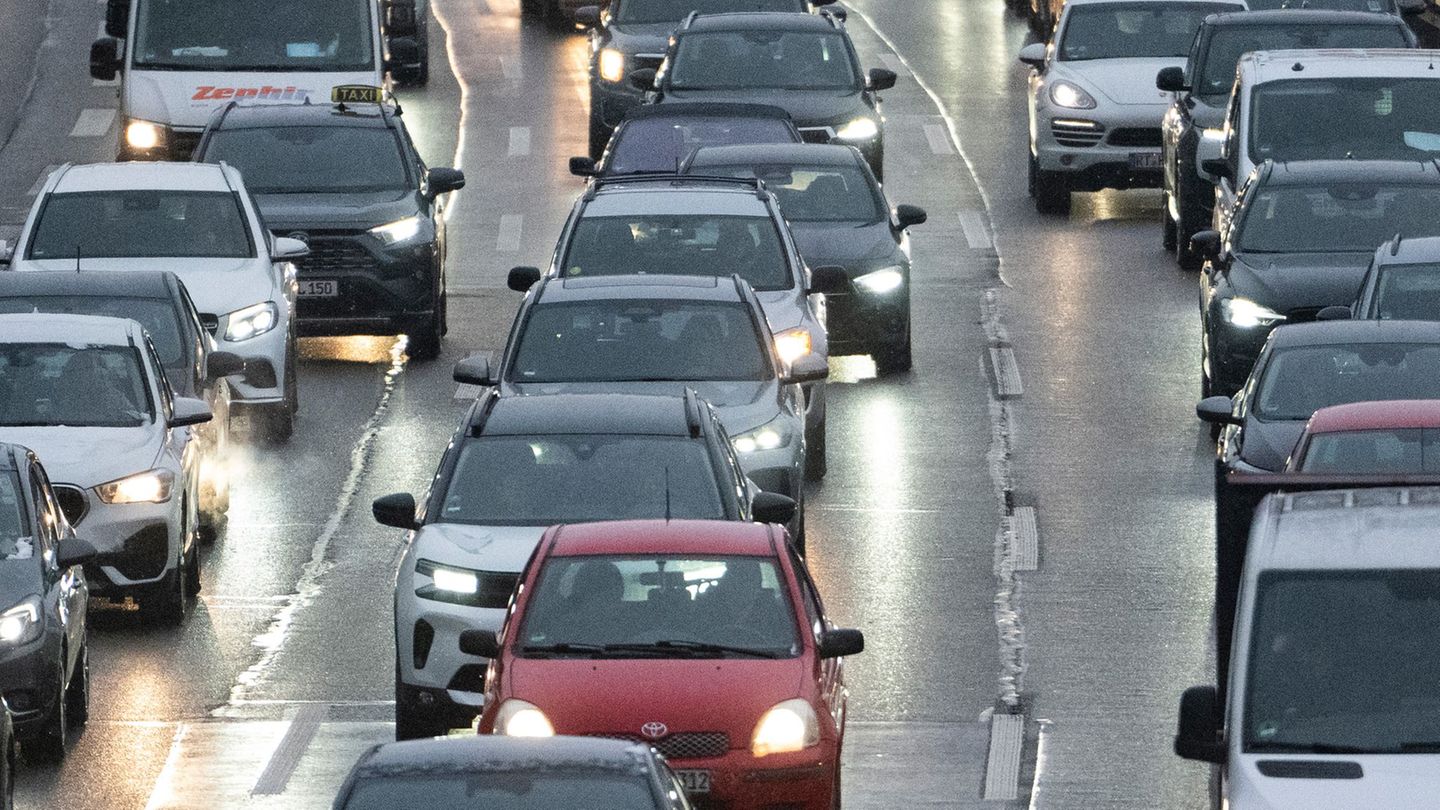 Der ADAC hat auf den Autobahnen im Südwesten mehr als 46.000 Staus gezählt. (Symbolbild) Foto: Marijan Murat/dpa