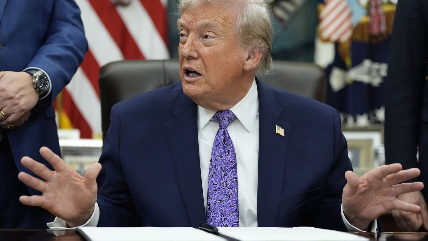 Donald Trump hat nach eigenem Bekunden KI-Software wie ChatGPT noch nicht benutzt. (Archivbild) Foto: Alex Brandon/AP/dpa