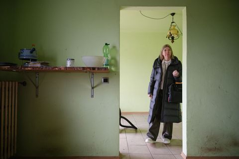 Das Haus bekommt neue Schlüssel, die dann an den neuen Besitzer gehen. Foto: Oliver Dietze/dpa