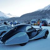Talbot-Lago von hinten neben weiteren Luxusautos