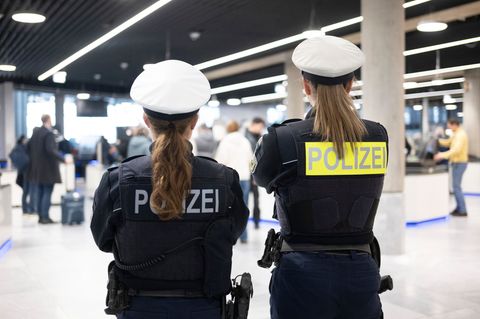 Wegen Totschlags verurteilter Mann bei Wiedereinreise verhaftet. (Archivbild) Foto: Marijan Murat/dpa