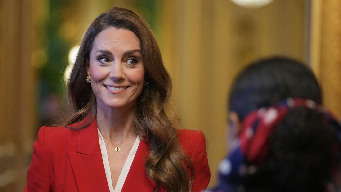 Prinzessin Kate empfängt Mitglieder der englischen Rugby-Frauenmannschaft auf Schloss Windsor