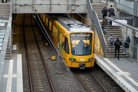 Auch Stadtbahnen waren von dem Stromausfall Fahrgästen zufolge betroffen. Foto: Helena Dolderer/dpa