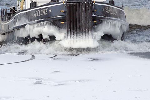 Der Eisbrecher "Seelöwe" ist derzeit auf der Unteren Havel-Wasserstraße und dem Teltowkanal unterwegs. (Archivbild) Foto: Wolfga