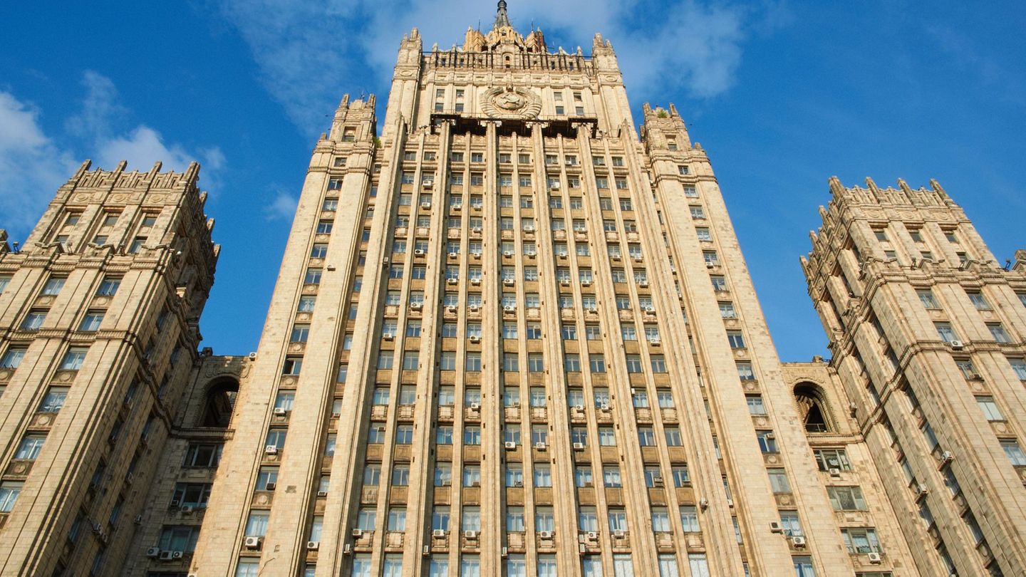 Russland hat nach der Ausweisung eines seiner Diplomaten aus Deutschland nun auch einen Mitarbeiter der deutschen Botschaft zur