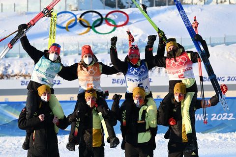 2022 gab es für Preuß (2. von links) mit den deutschen Staffel-Frauen Bronze. (Archivbild) Foto: Hendrik Schmidt/dpa-Zentralbild