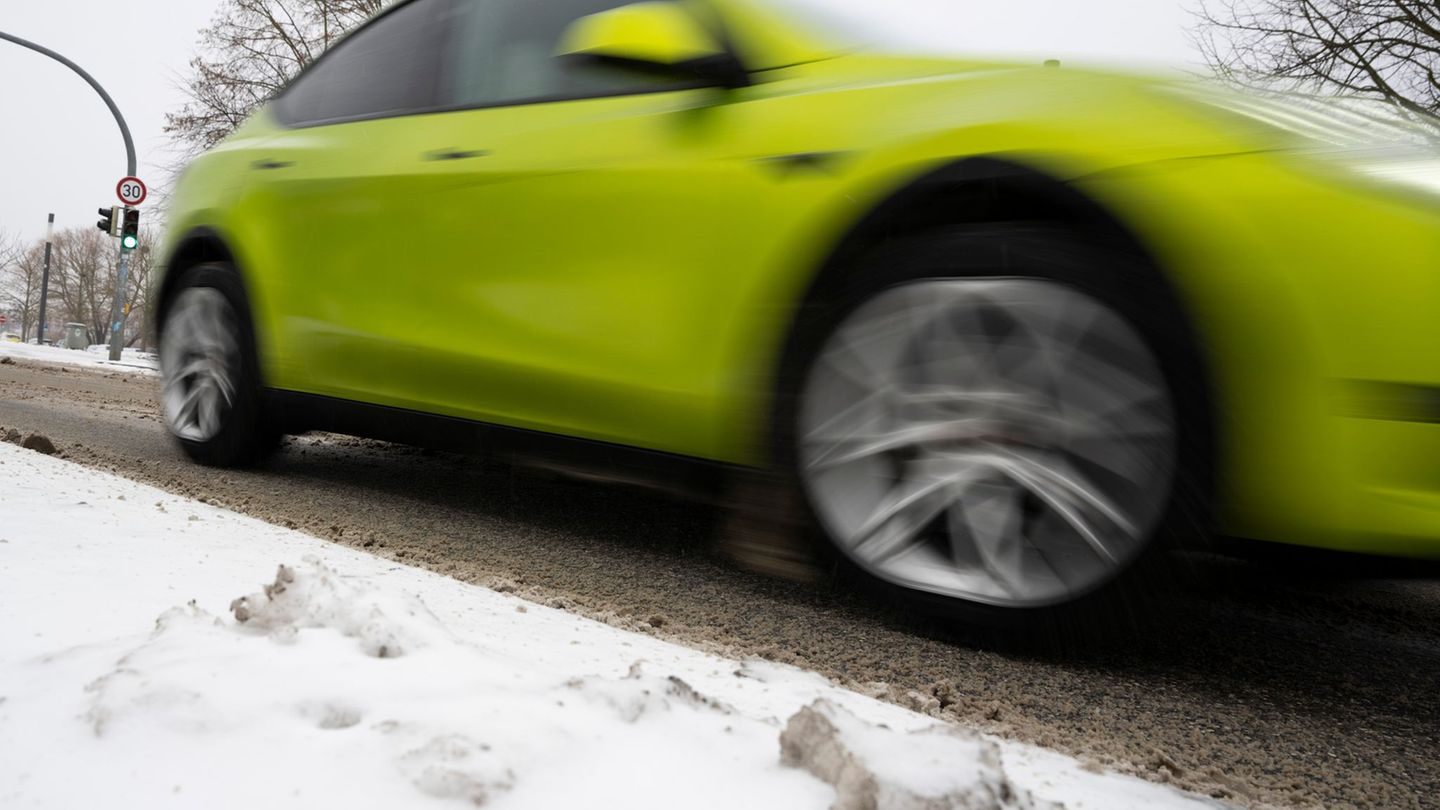 Der DWD warnt vor Glätte in MV. Foto: Philip Dulian/dpa