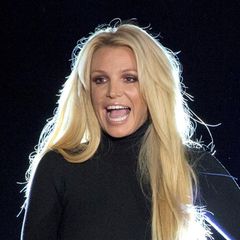 Britney Spears steht auf einer Bühne in Las Vegas