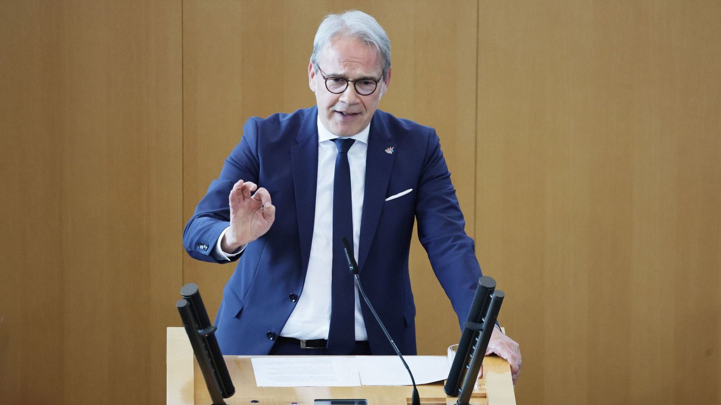 Innenminister Georg Maier legte dem Landtag ein neues Polizeigesetz vor. Foto: Bodo Schackow/dpa
