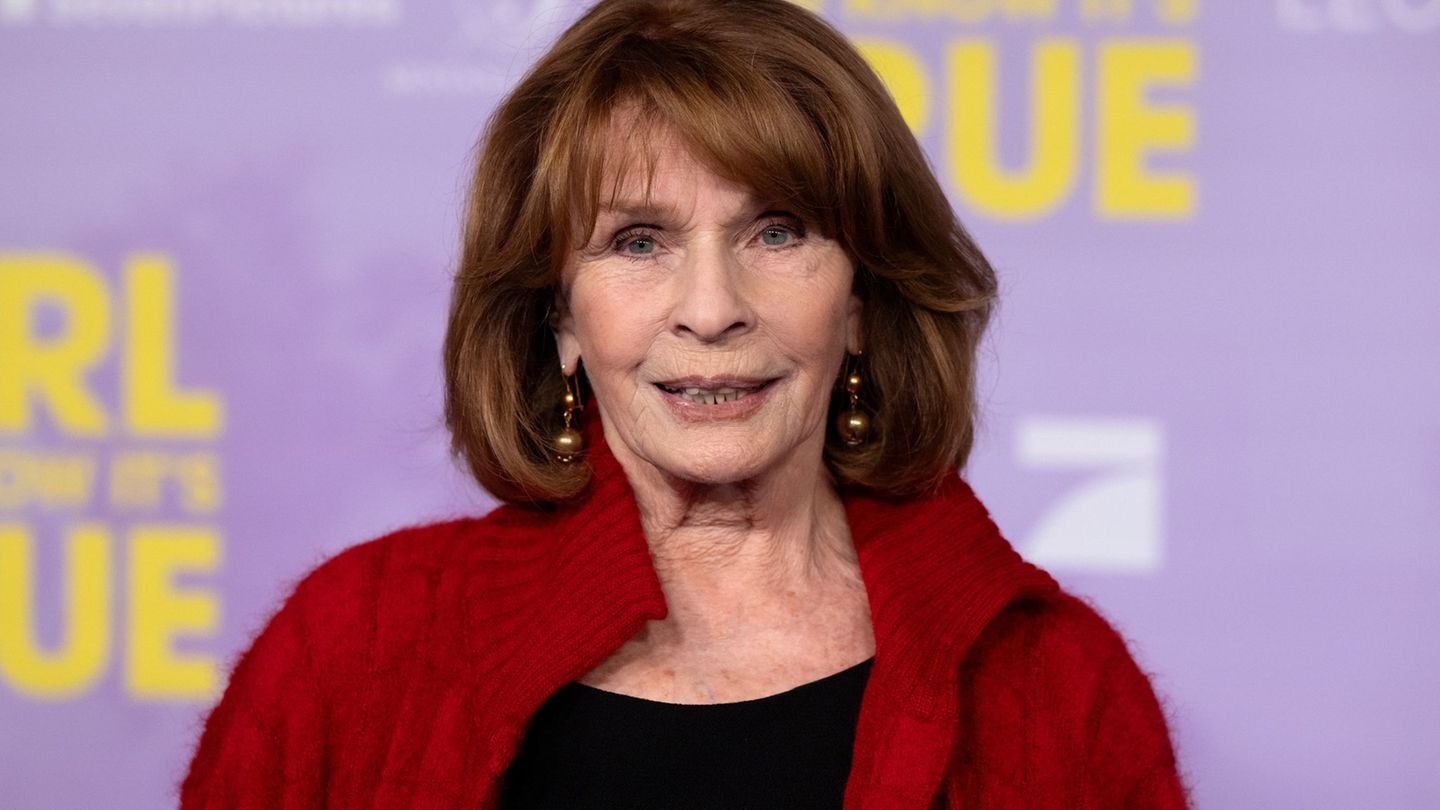 Senta Berger erholt sich von ihrer Operation am Oberschenkel. (Archivbild) Foto: Sven Hoppe/dpa