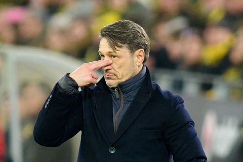 Niko Kovač richtet den Blick in der Tabelle "erst einmal nur nach hinten." Foto: Bernd Thissen/dpa