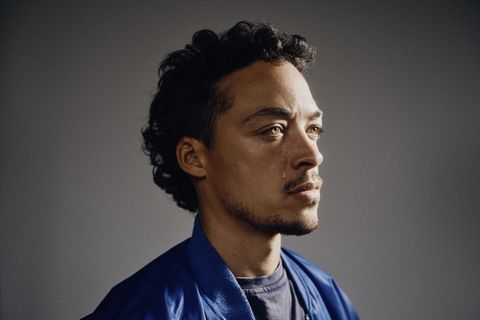 Aurel Mertz mit fließenden Tränen im Studio