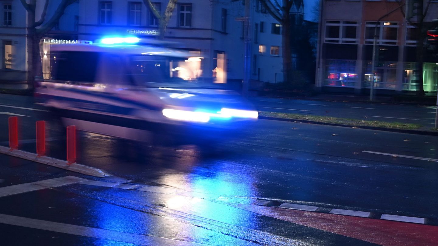 Die Beamten konnten keine Waffen finden. (Symbolbild) Foto: Michael Brandt/dpa